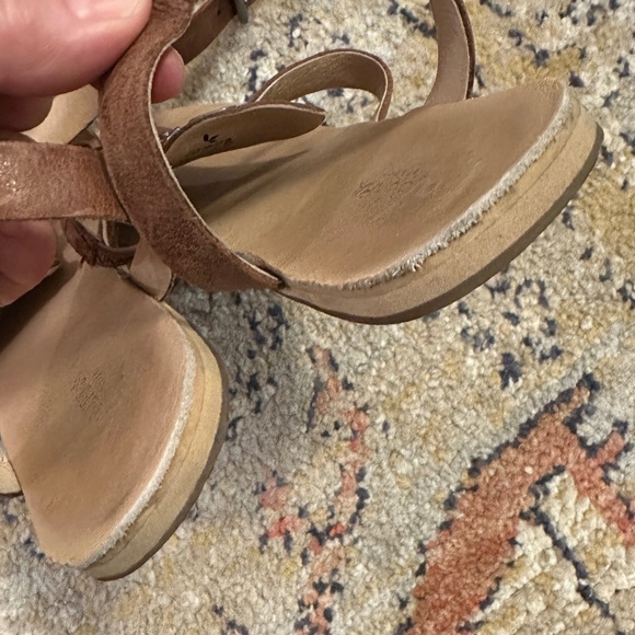 2 pairs of Koolaburra distressed leather ankle wrap sandals size 9. - Picture 5 of 12